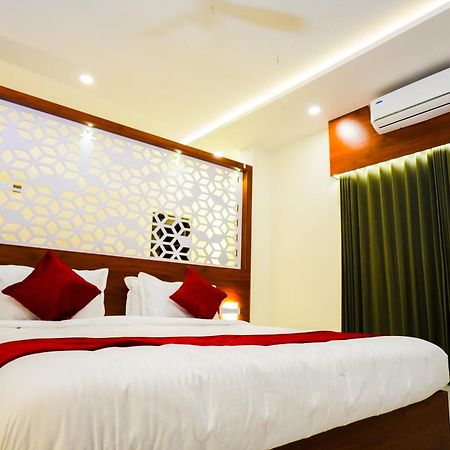 Hotel 24Inn Residency Pathanāmthitta Exteriör bild
