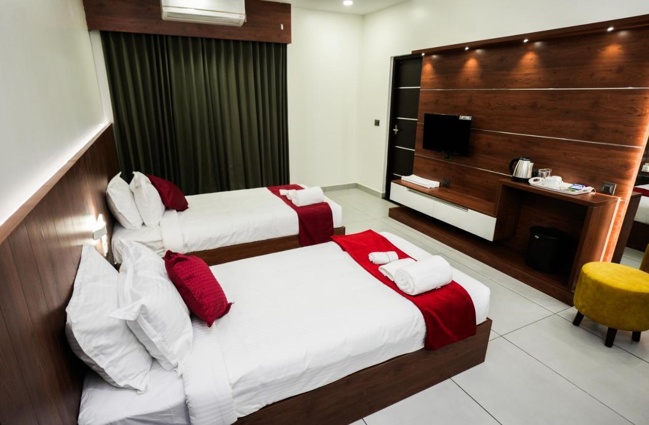 Hotel 24Inn Residency Pathanāmthitta Exteriör bild