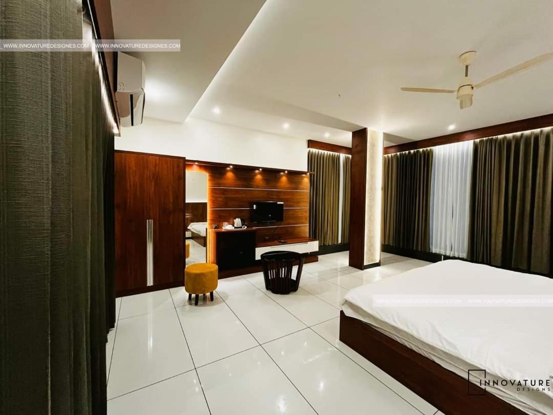 Hotel 24Inn Residency Pathanāmthitta Exteriör bild